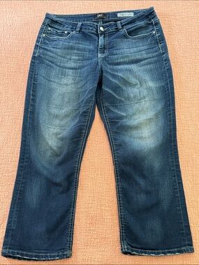 W34 and stretchy Dark Wash capri Jeans